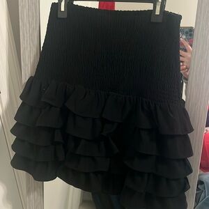 Black ruffle skirt!🖤🖤